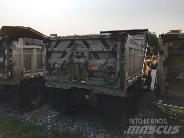 Mack CV700 Schneeschilde und -pflüge