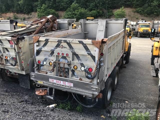 Mack CV700 Schneeschilde und -pflüge