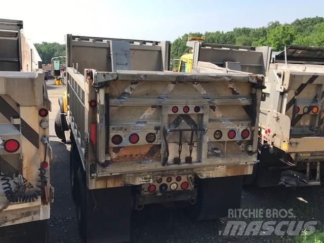 Mack CV700 Schneeschilde und -pflüge