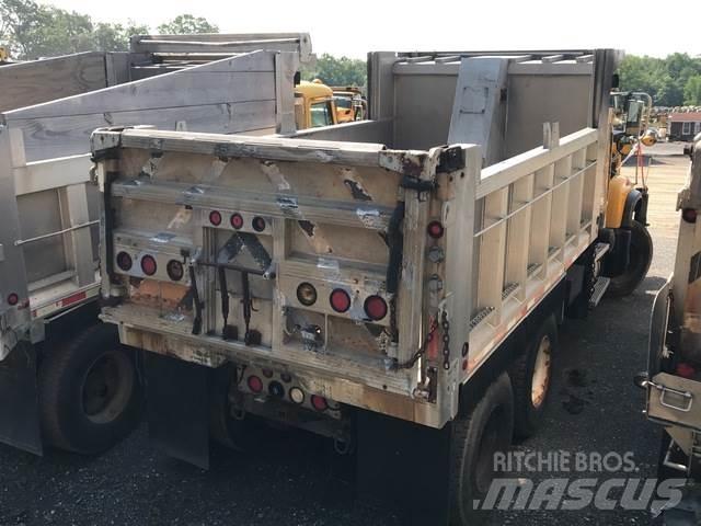 Mack CV700 Schneeschilde und -pflüge