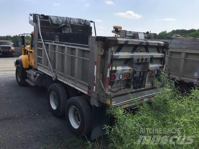 Mack CV700 Schneeschilde und -pflüge