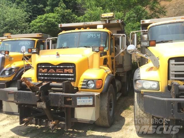 Mack CV700 Schneeschilde und -pflüge