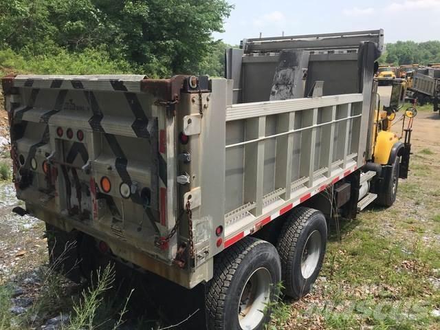 Mack CV700 Schneeschilde und -pflüge