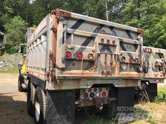 Mack CV700 Schneeschilde und -pflüge