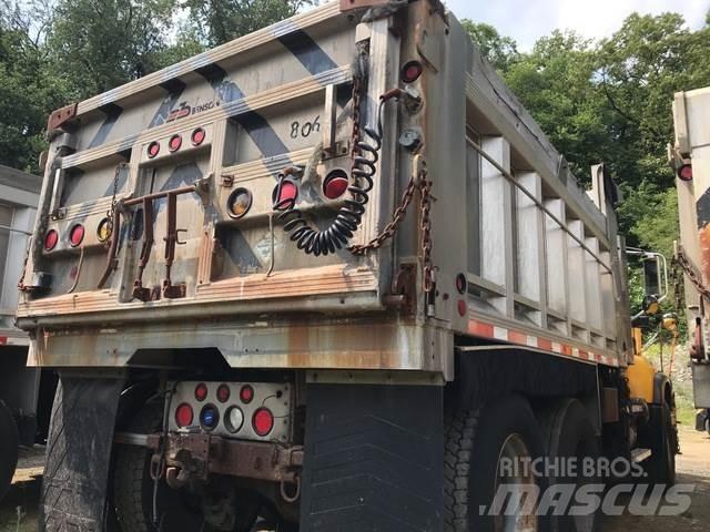 Mack CV700 Schneeschilde und -pflüge