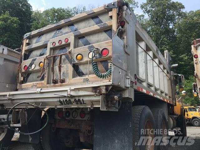 Mack CV700 Schneeschilde und -pflüge