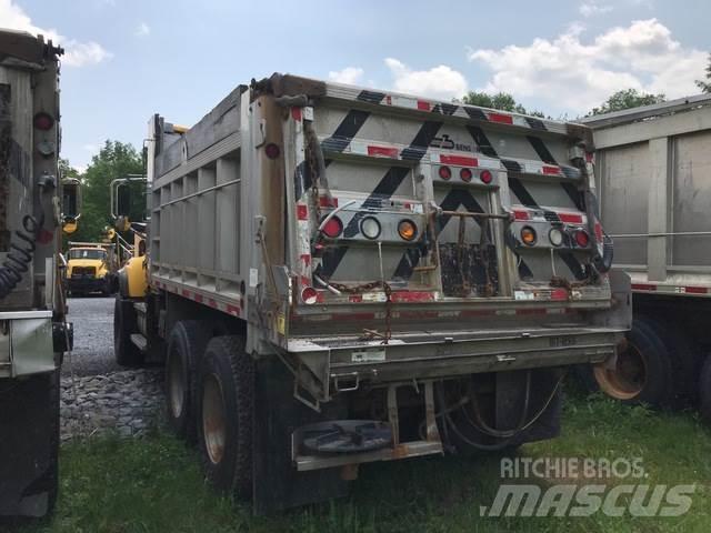 Mack CV700 Schneeschilde und -pflüge