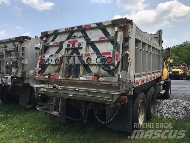 Mack CV700 Schneeschilde und -pflüge