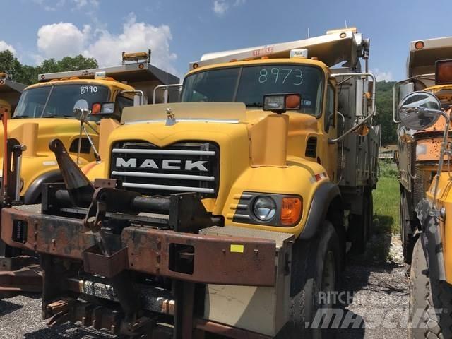 Mack CV700 Schneeschilde und -pflüge