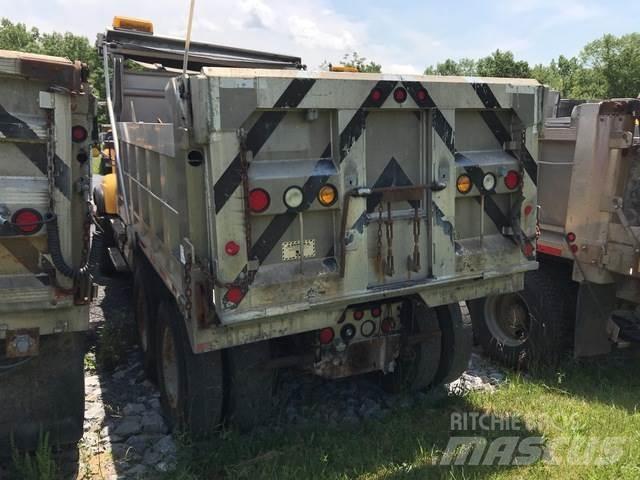 Mack CV700 Schneeschilde und -pflüge