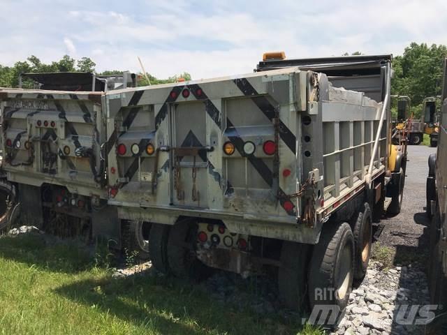 Mack CV700 Schneeschilde und -pflüge