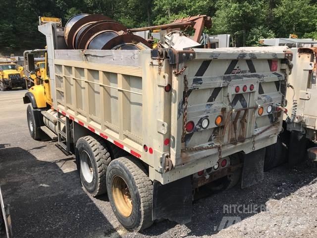 Mack CV700 Schneeschilde und -pflüge