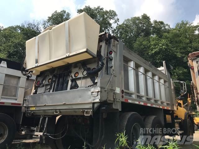 Mack CV700 Schneeschilde und -pflüge