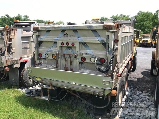 Mack CV700 Schneeschilde und -pflüge