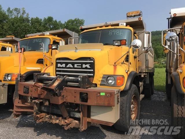 Mack CV700 Schneeschilde und -pflüge