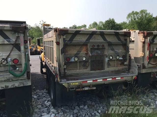 Mack CV700 Schneeschilde und -pflüge