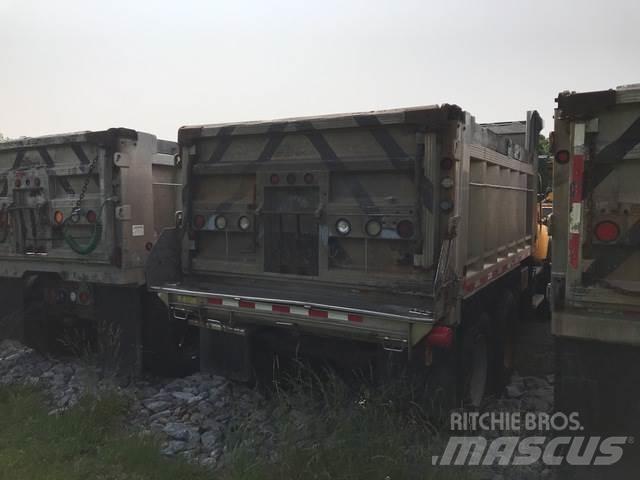 Mack CV700 Schneeschilde und -pflüge