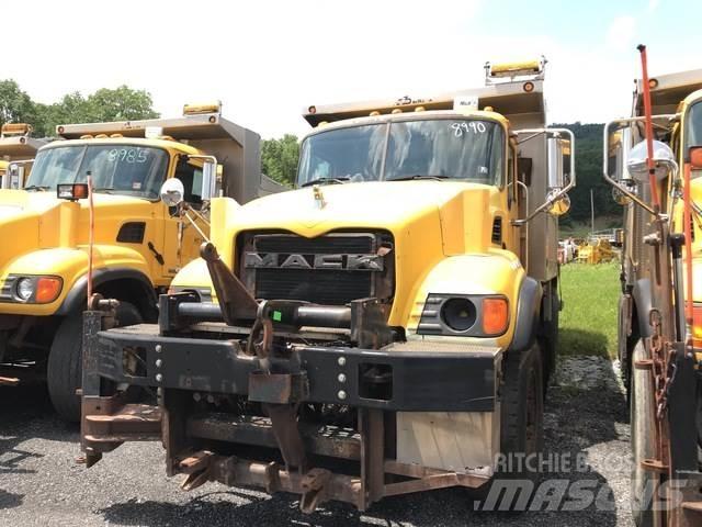 Mack CV700 Schneeschilde und -pflüge