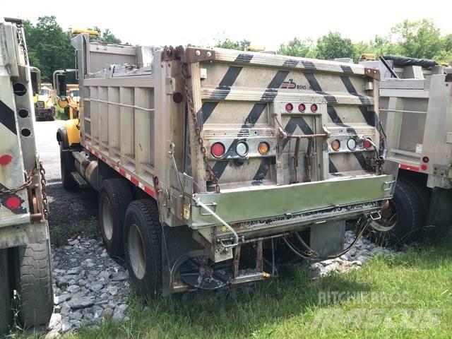 Mack CV700 Schneeschilde und -pflüge