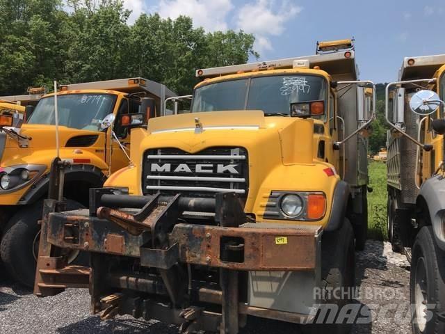 Mack CV700 Schneeschilde und -pflüge