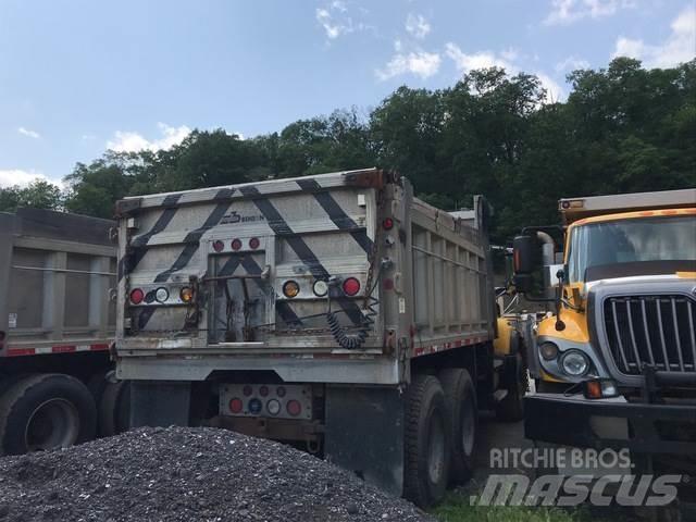 Mack CV700 Schneeschilde und -pflüge