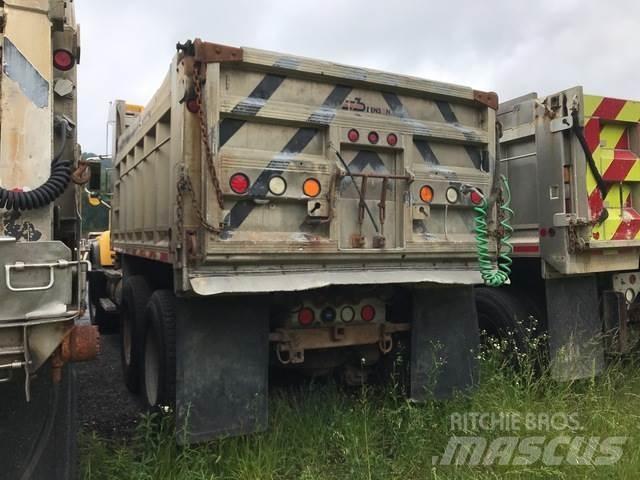 Mack CV700 Schneeschilde und -pflüge