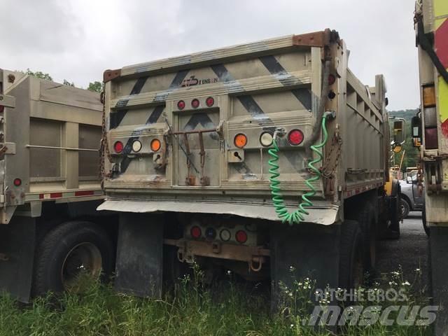 Mack CV700 Schneeschilde und -pflüge