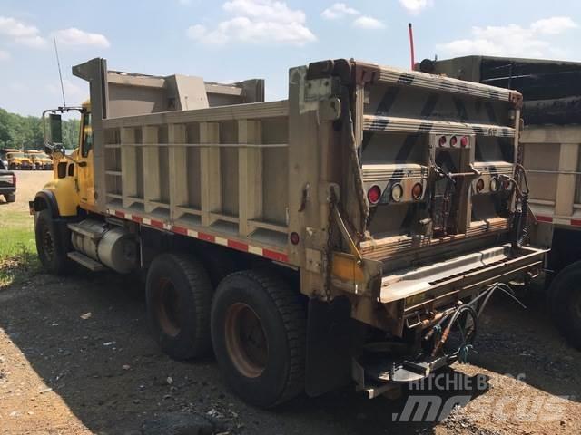 Mack CV700 Schneeschilde und -pflüge