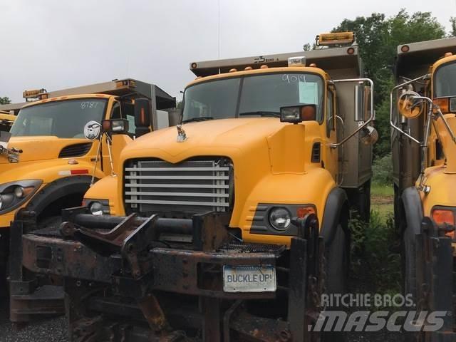 Mack CV700 Schneeschilde und -pflüge