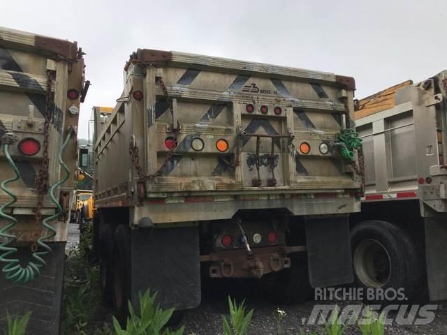 Mack CV700 Schneeschilde und -pflüge