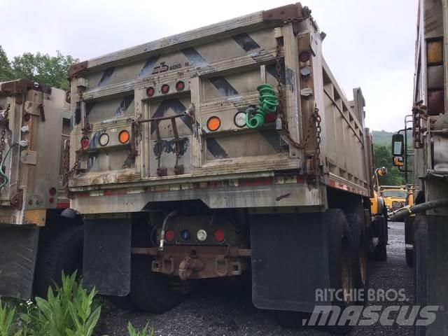 Mack CV700 Schneeschilde und -pflüge