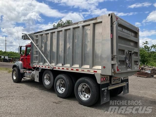 Mack CV713 Kipper