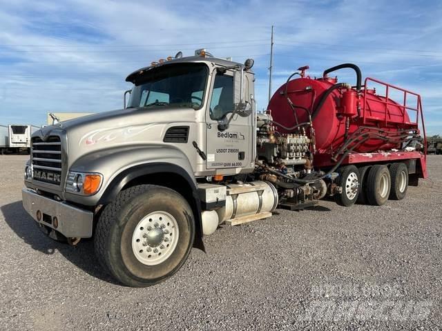 Mack CV713 Sonstige Baumaschinen