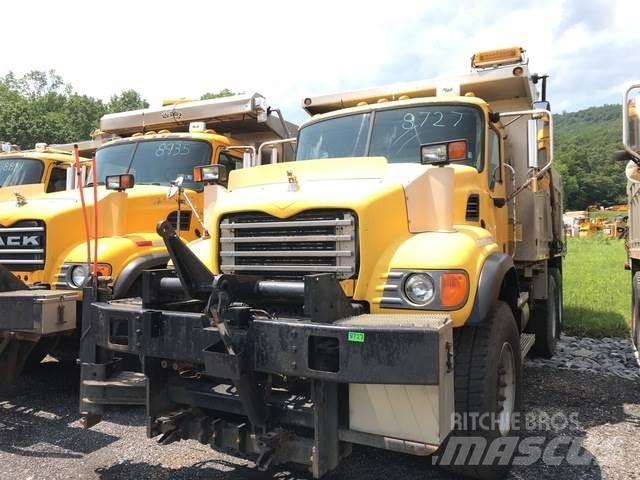 Mack CV713 Schneeschilde und -pflüge