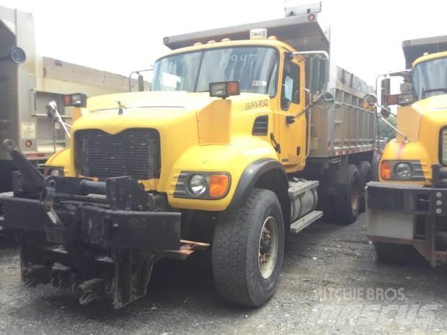 Mack CV713 Sand- und Salzstreuer