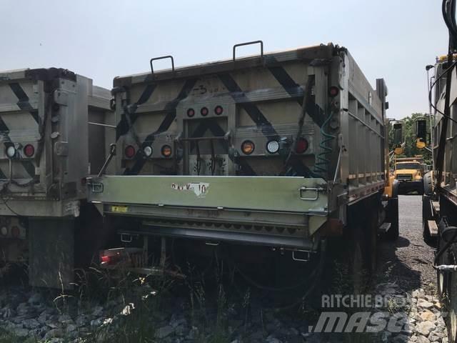Mack CV713 Schneeschilde und -pflüge