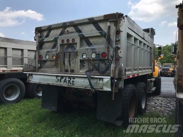Mack CV713 Schneeschilde und -pflüge