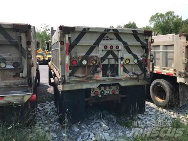 Mack CV713 Sand- und Salzstreuer
