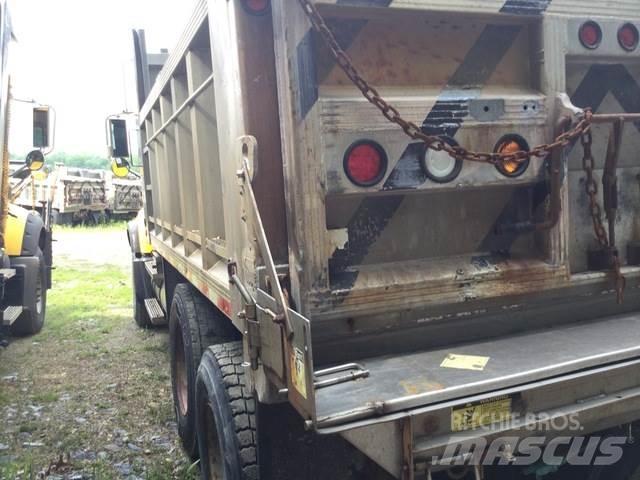 Mack CV713 Sand- und Salzstreuer