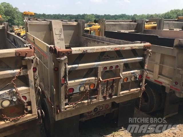 Mack CV713 Schneeschilde und -pflüge
