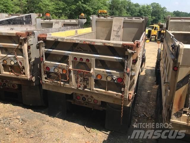 Mack CV713 Schneeschilde und -pflüge