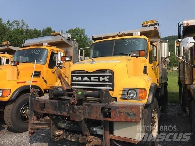 Mack CV713 Sand- und Salzstreuer