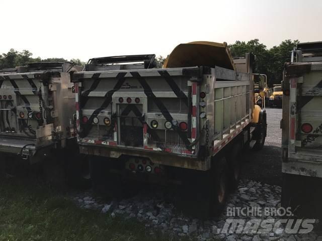 Mack CV713 Sand- und Salzstreuer