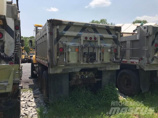 Mack CV713 Schneeschilde und -pflüge