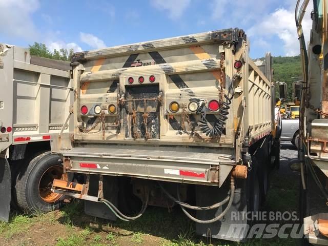 Mack CV713 Schneeschilde und -pflüge