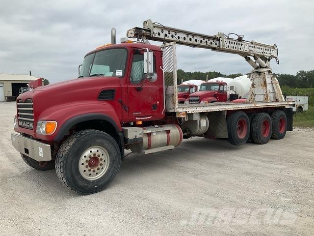 Mack CV713 Andere Fahrzeuge
