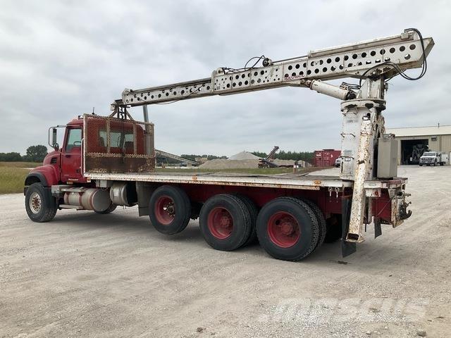 Mack CV713 Andere Fahrzeuge