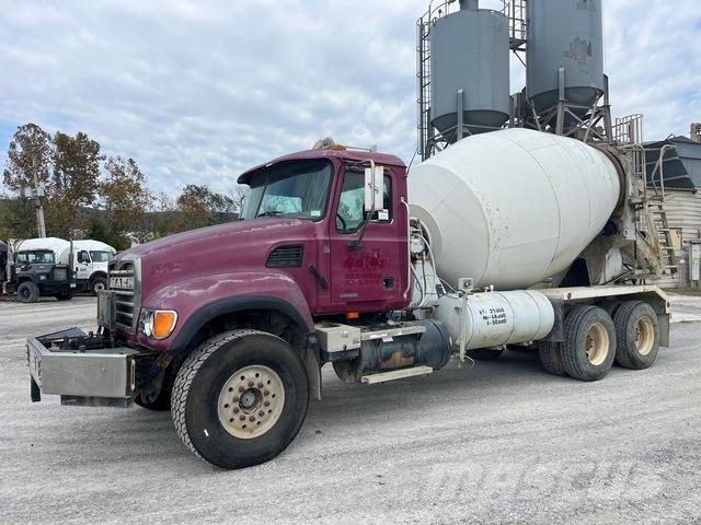 Mack CV713 Andere Fahrzeuge