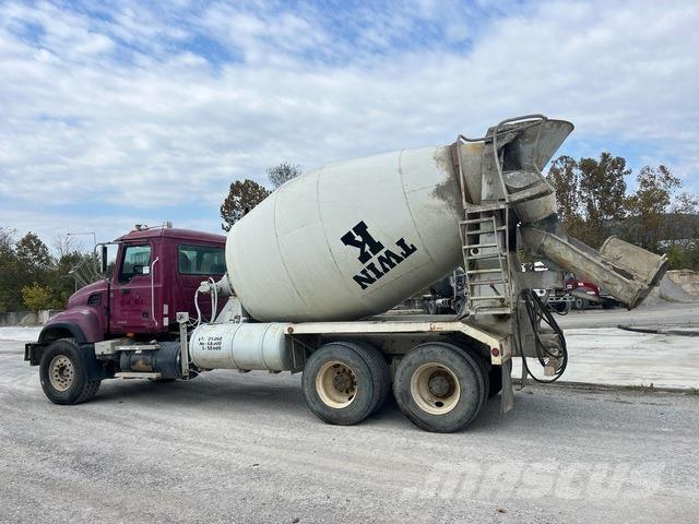 Mack CV713 Andere Fahrzeuge