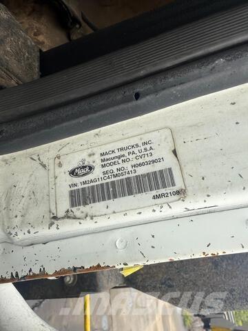 Mack CV713 Kipplader